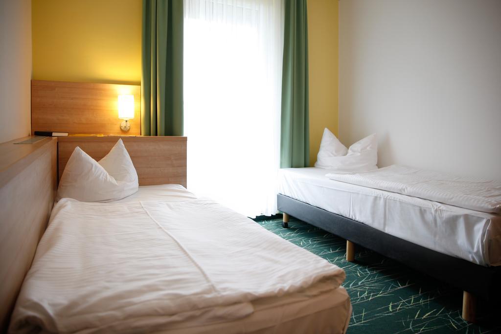 Sonnenhotel Feldberg Am See Mit Schwimmbad, Sauna Und Dampfbad Feldberger Seenlandschaft Szoba fotó
